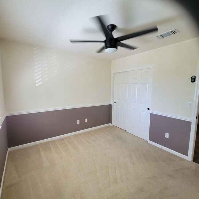 Building Photo - Big Beautifully updated 4-bedroom 2.5 bath...
