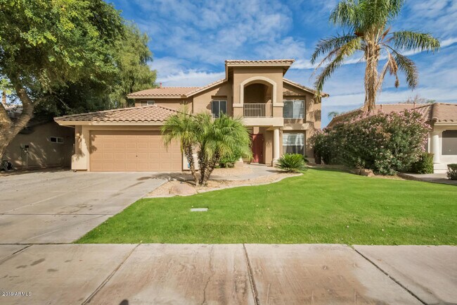 Primary Photo - 454 E Baylor Ln