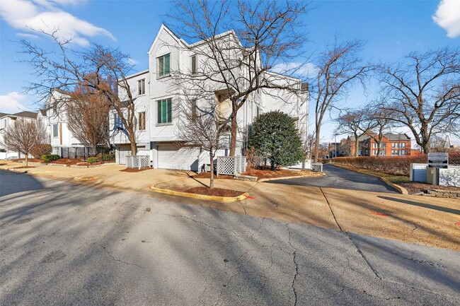 Building Photo - 28 Columbus Square Dr