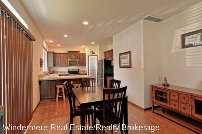 Building Photo - 3 br, 2.5 bath House - 6929 61st Dr NE