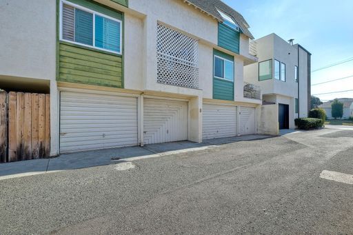 Building Photo - San Diego Coastal Dream Crown Point Jewel 3 or 6 Month lease only Partially Furnished Ready for M...