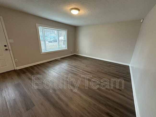 Building Photo - 2498 Schon Dr