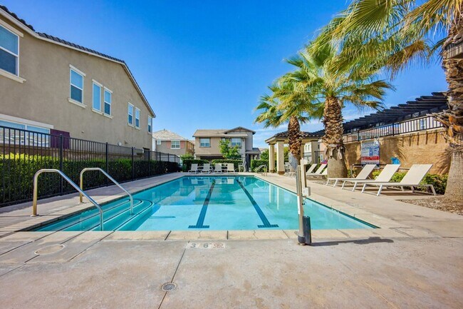 Building Photo - NEW LISTING 4 Bedroom, 3 Bathroom, 2 Garage Detached Condominium, with HVAC, Tankless Water Heate...