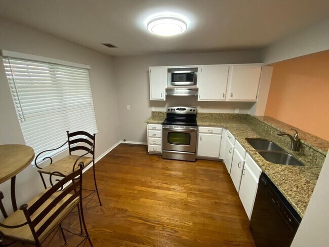 Building Photo - 1806 Queen Anne Ct