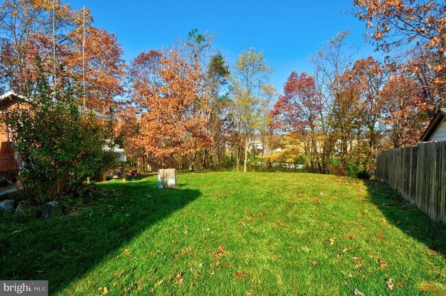 Building Photo - 121 Deer Hill Ct