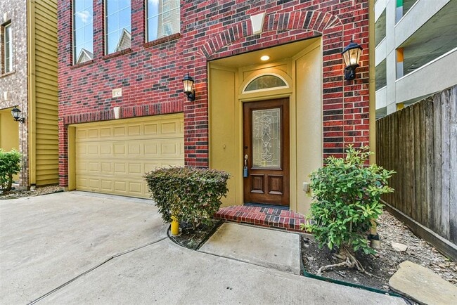Primary Photo - 1117 St Agnes St