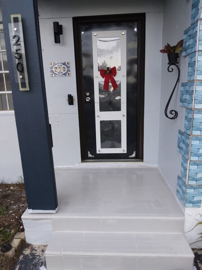 Building Photo - 260 SW 48th Ct