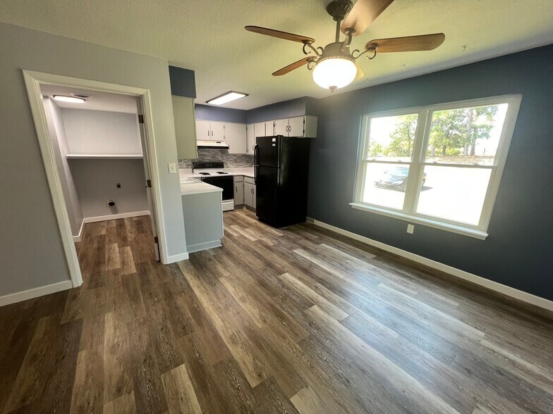 Building Photo - 1100 Skyland Dr