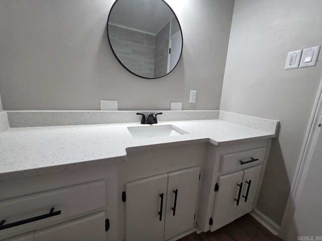 Building Photo - 109 S Longfield Ave