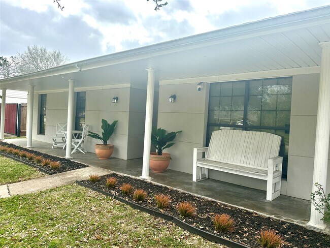 Building Photo - 5419 Dumfries Dr