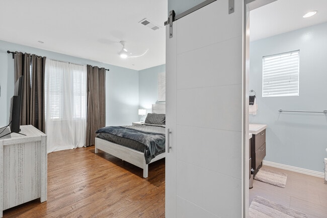 Building Photo - 810 Turner Ave