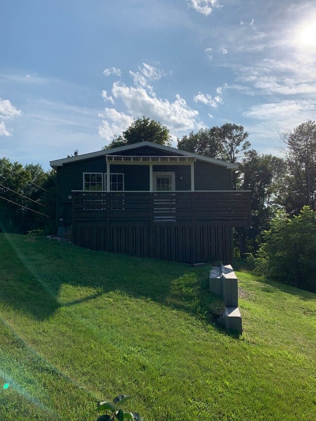 Building Photo - Beautiful Renovated House on Private Count...
