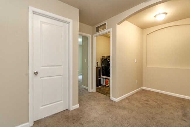 Building Photo - Beautiful Home in Highly Sought After Yelm...