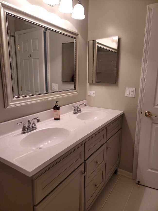 Hallway Bathroom - 2954 Partridge Ct