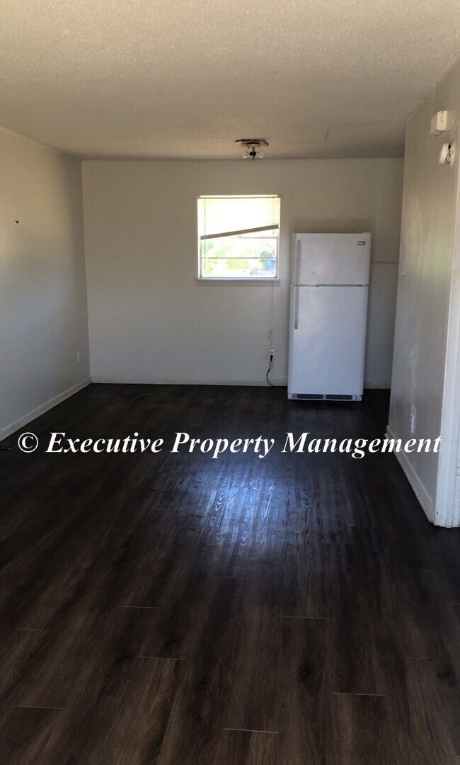 Building Photo - 406 Sunset Ln