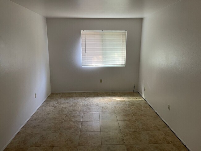 Building Photo - 808 Plaza Flora