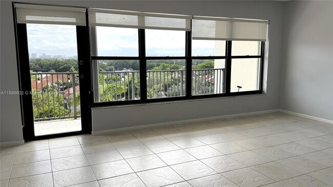 Building Photo - 3200 Port Royale Dr N