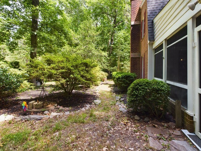 Building Photo - 5301 Bemiss Ct