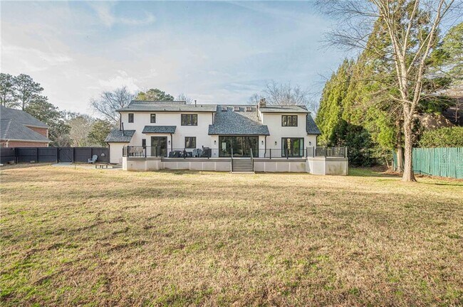 Building Photo - 4562 Columns Dr SE