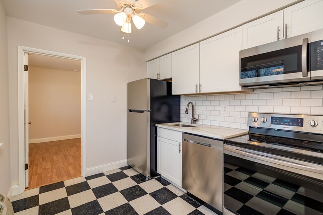 Building Photo - Cozy 1 Bedrooms in Maplewood