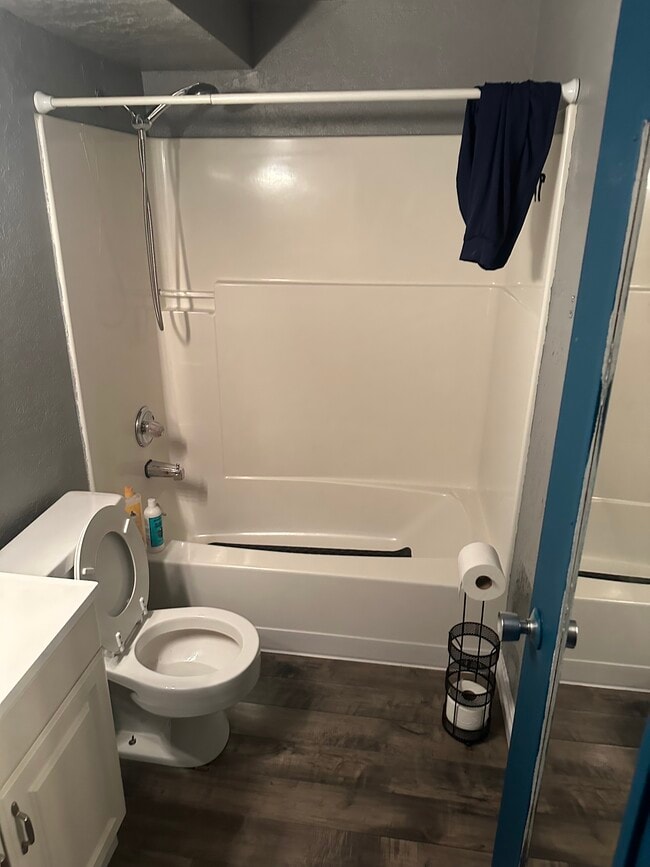 Building Photo - 524 Silcott Ct