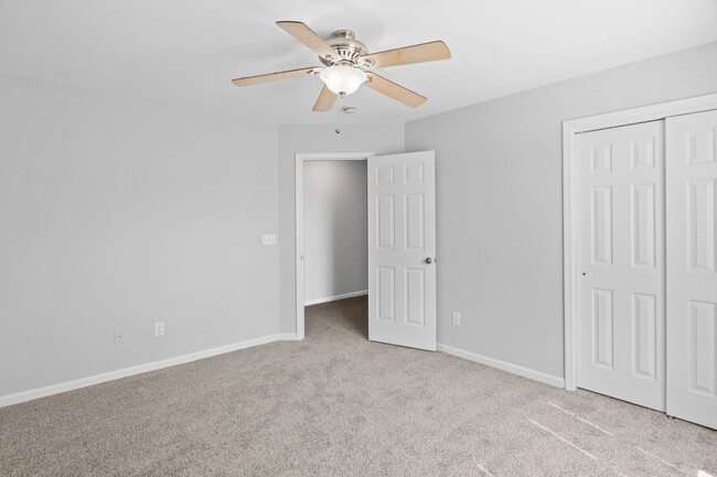 Building Photo - North Raleigh Townhouse with One Car Garage