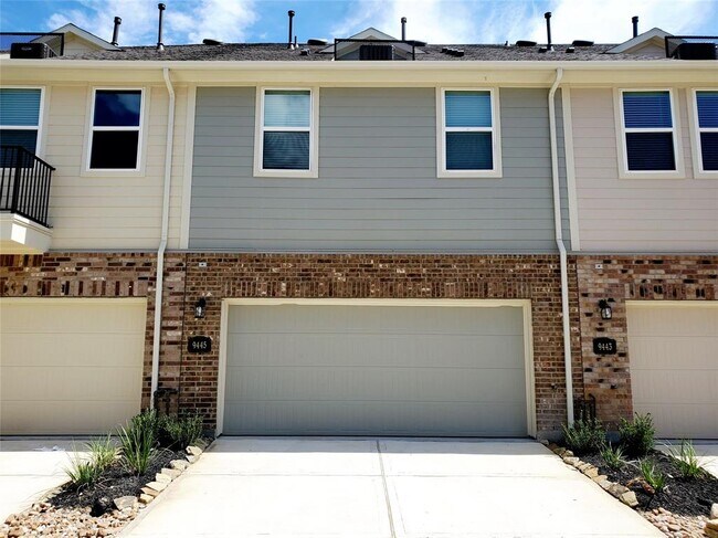 Building Photo - 9445 Towne Lake Pkwy