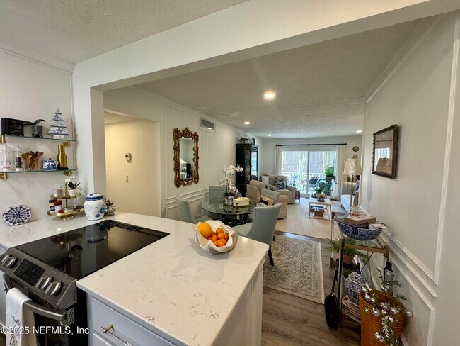 Building Photo - 4358 Timuquana Rd