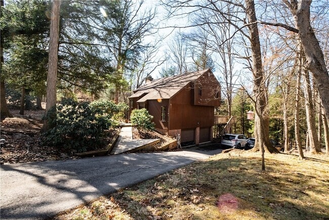 Building Photo - 126 Green Forest Dr