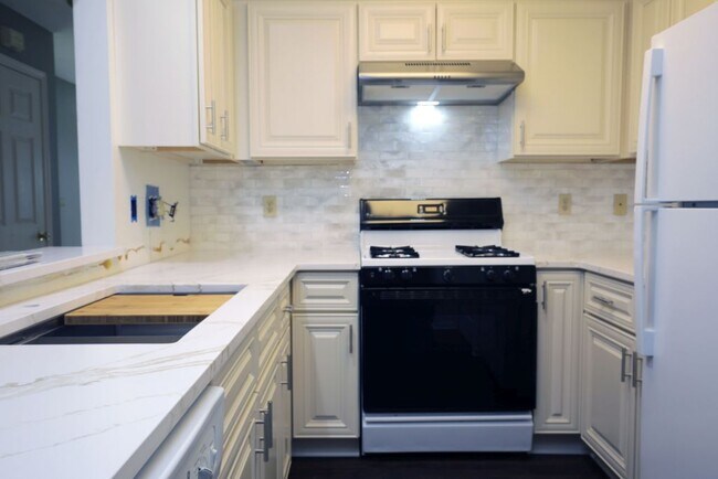 Building Photo - 4391 Archer Rd