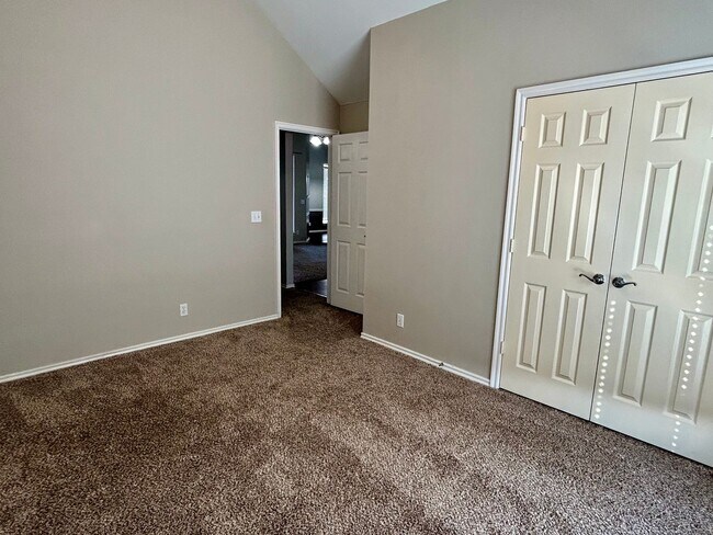 Building Photo - AVAILABLE NOW - $500 OFF FIRST FULL MONTH - Beautiful Home In Edmond School District!