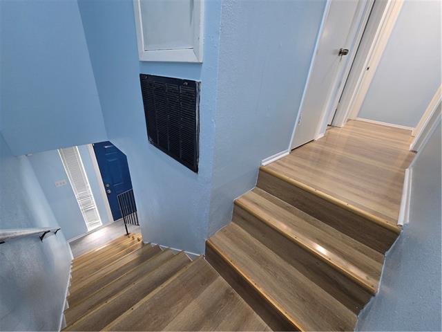 Building Photo - 305 E Club Dr