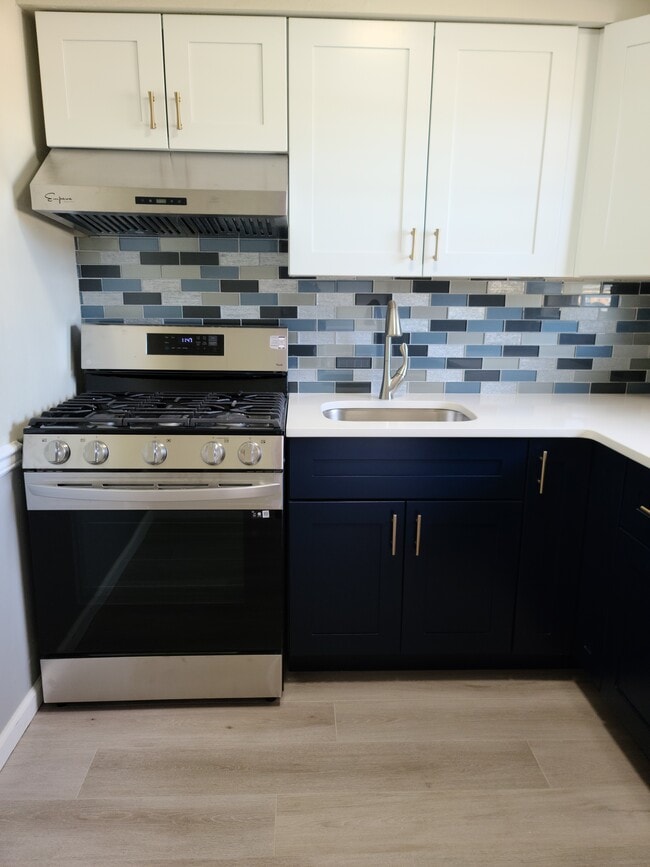 Building Photo - 47 Garden View Ter