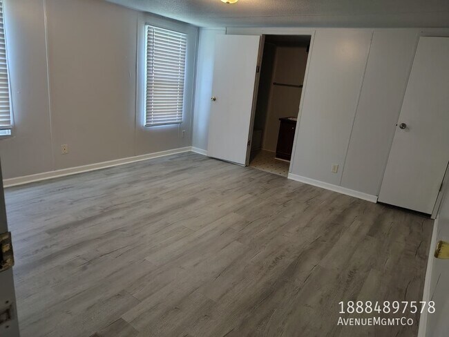 Building Photo - 301 Old Tavern Ln