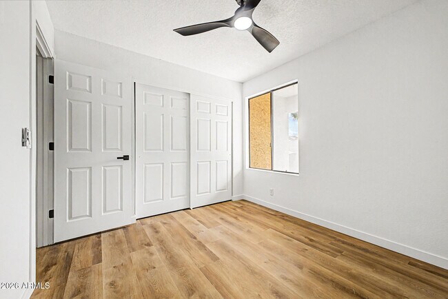 Building Photo - 921 S Val Vista Dr