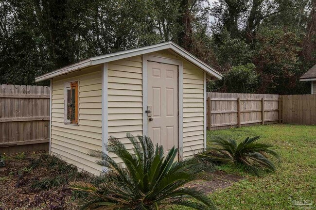 Building Photo - 6314 White Oak Dr