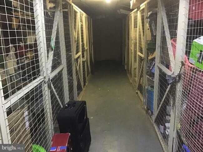 Building Photo - 4381 Americana Dr