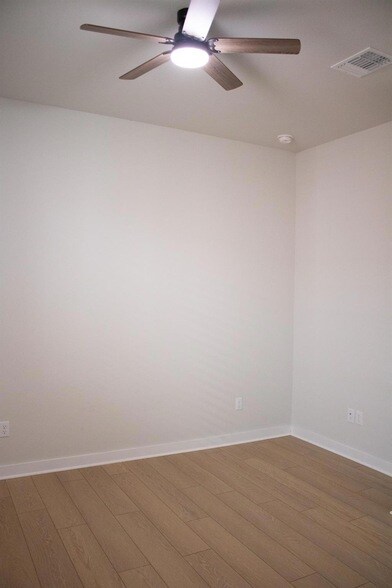 Building Photo - 123 Table Top Bnd