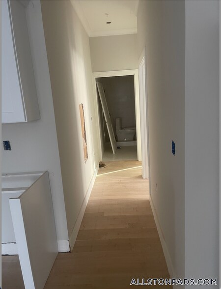 Primary Photo - 16-18 Highgate (Roomate Rental) St.