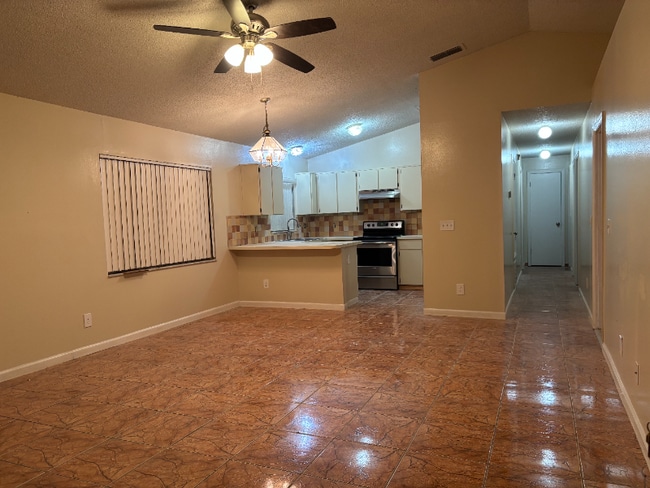 Building Photo - 2039 Garwood Dr