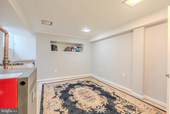 Building Photo - 128 Henley Rd