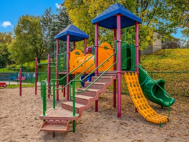 Building Photo - 12585 Gavotte Ave