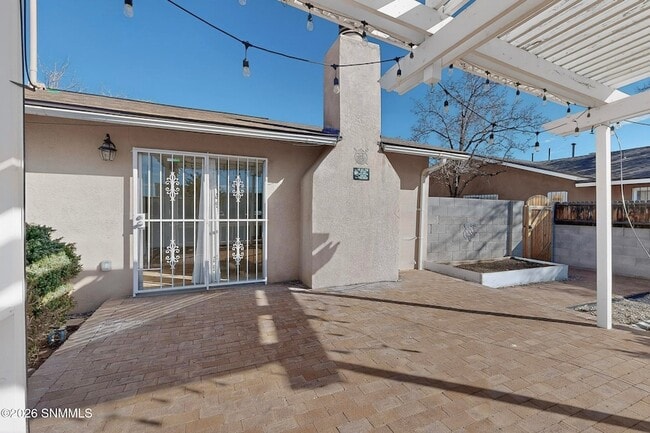 Building Photo - 8120 Ruidoso Rd NE