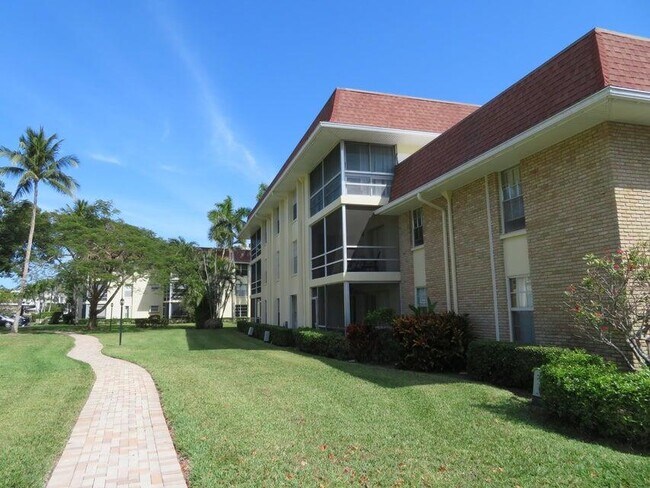 Building Photo - 5580 Tamberlane Cir