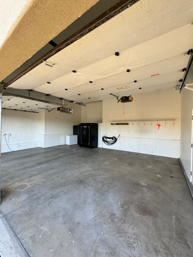 Garage - 134 S 1160 West Cir