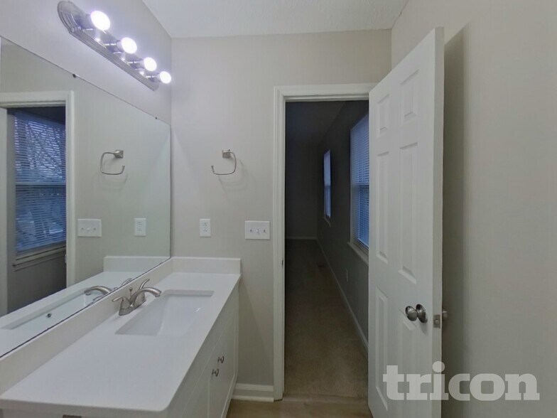 Building Photo - 9320 Amy Dr