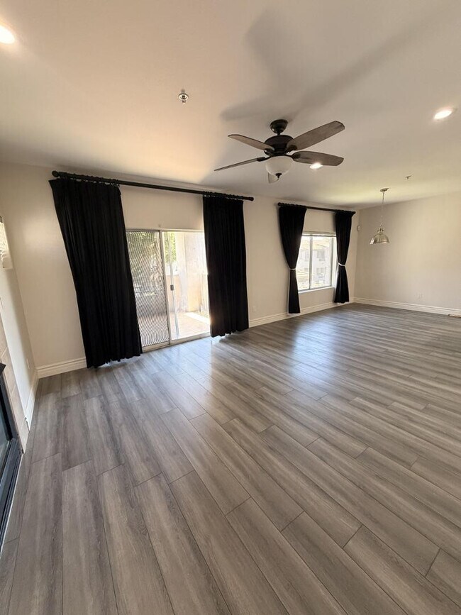 Building Photo - 7401 W Arrowhead Clubhouse Dr