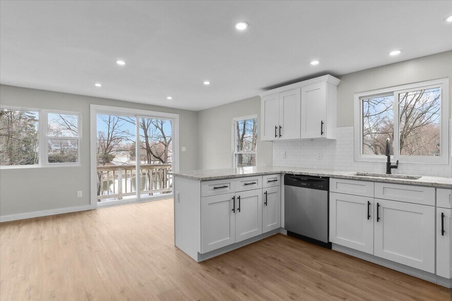 Building Photo - 8 Teatown Ct