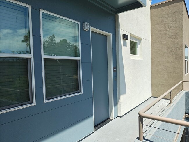 Building Photo - 2 bedrooms 2 baths in Escondido over at the GRAND VIEW APARTMENTS