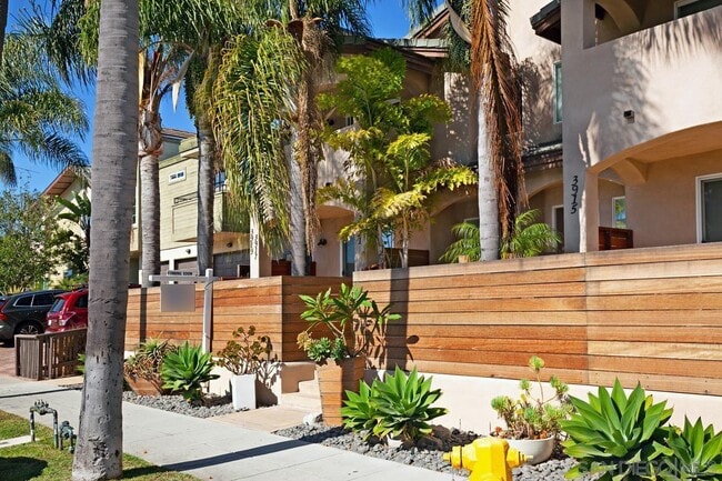 Building Photo - 3921 Oregon St